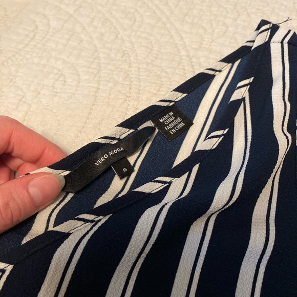 Vero Moda Navy Blue and Off-White Mock Button Tank - Picture 3 of 7